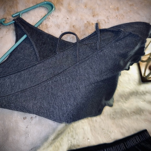 Woman’s Under Armour Set - Picture 3 of 6